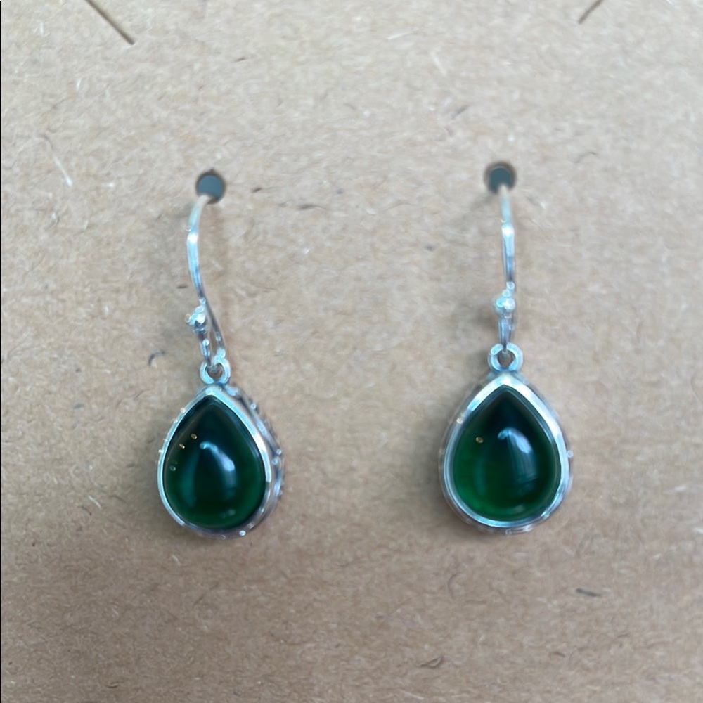 NWOT Teardrop Green Synthetic Emerald Dangle Earrings - Picture 5 of 5